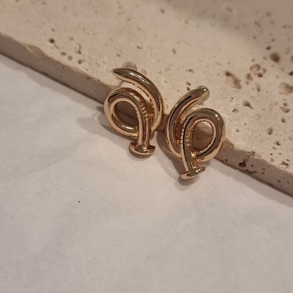 New Golden Twisted Nail Stud Fashion Earrings - Picture 3 of 6